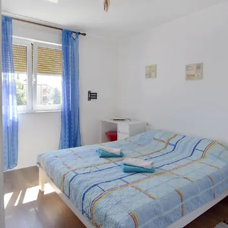 Fuer 4 Personen Nahe Dem Zentrum Von Umag