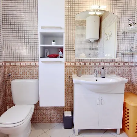 Apartment Fuer 4 Personen Nahe Dem Zentrum Von Umag